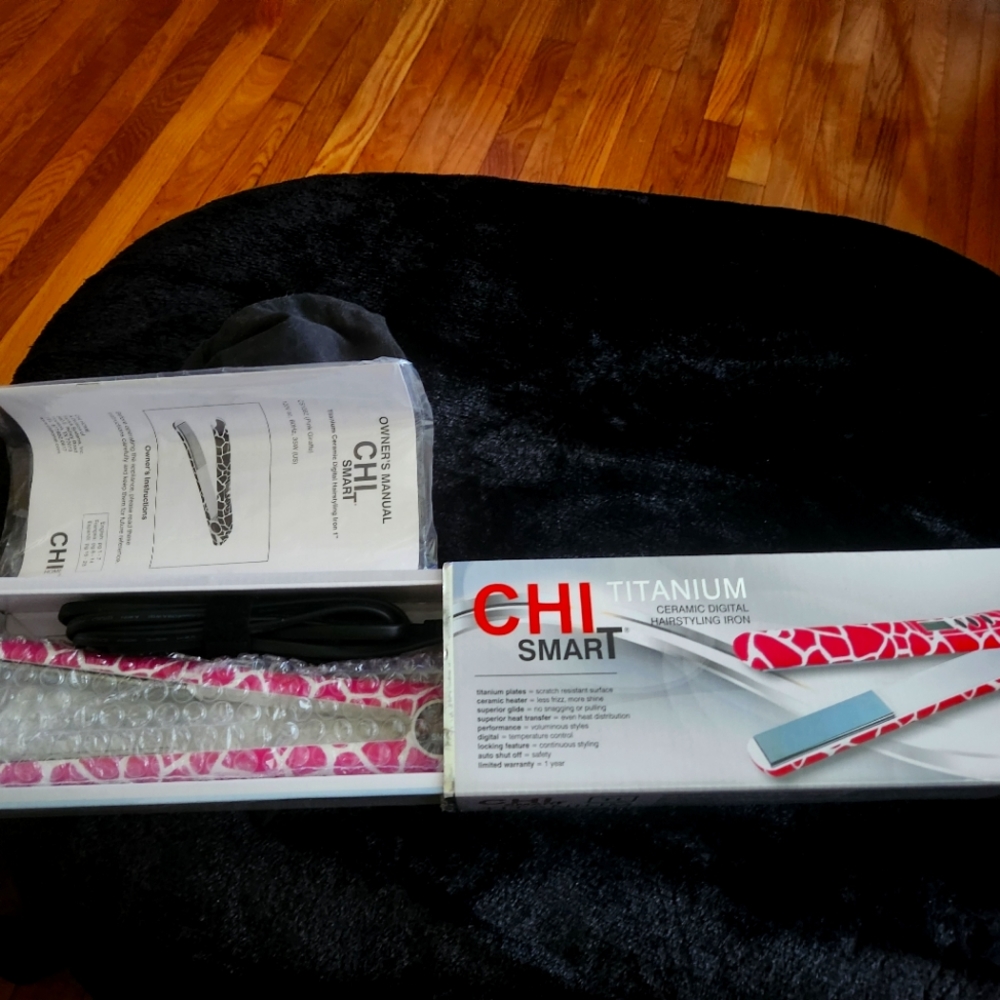 NEW CHI Smart Titanium Flat Iron. Pink/white giraffe print.